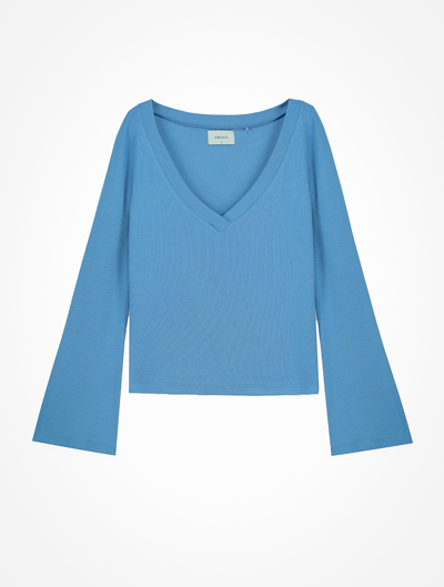 Amendi The Executive Ribbed Top In Lavendel Blue