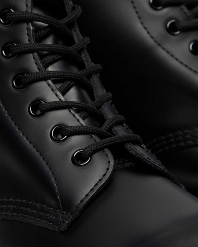 Dr. Martens' 1460 Lace-up Combat Boots In Smooth Leather In Schwarz