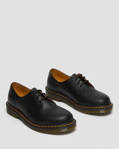 Shop Dr. Martens' 1461 Glatte Schuhe In Black