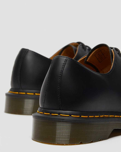 Shop Dr. Martens' 1461 Glatte Schuhe In Black