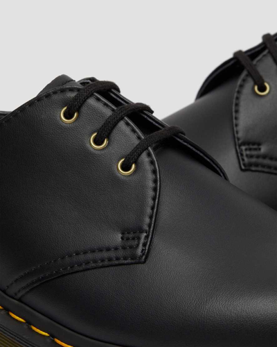 Shop Dr. Martens' Vegan 11 Schuhe In Schwarz