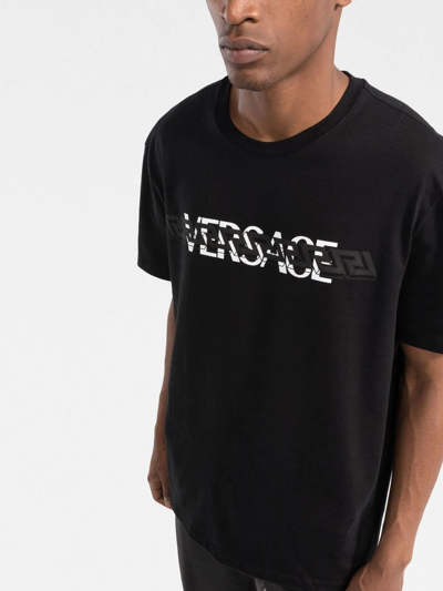 Shop Versace Logo-print Crew-neck T-shirt In Schwarz