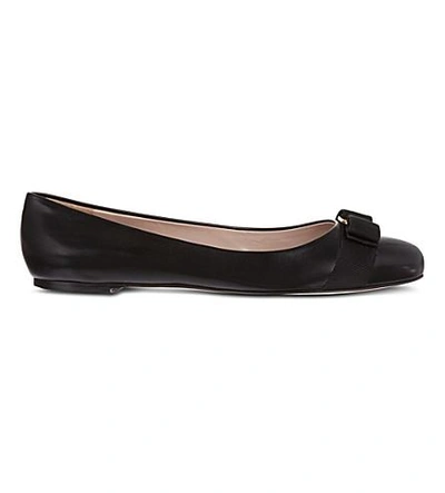 Shop Ferragamo Varina Leather Ballet Flats In Black