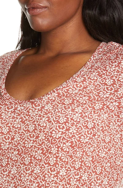 Caslon Rounded V-neck Tee In Rust- Ivory Ikat Bloom