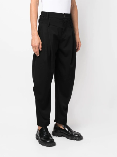 Shop Feng Chen Wang Double-waistband Tapered Trousers In Schwarz