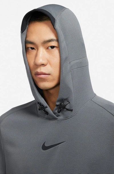 aritmetik Fremmedgøre vedholdende Nike Men's Pro Pullover Fleece Training Hoodie In Grey | ModeSens