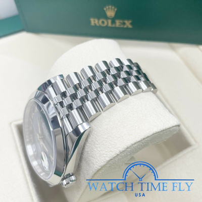 Pre-owned Rolex 126300 Datejust 41 Smooth Bezel Blue Roman Dial Jubilee Bracelet Stainless