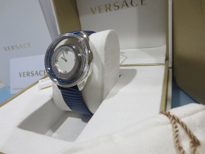 Pre-owned Versace Women's Vqo030015 Destiny Precious Diamonds Leather Wristwatch