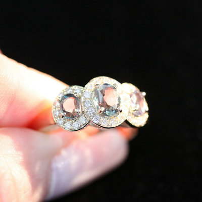 Pre-owned Jewelry By Arsa 2.2 Ctw Natural Alexandrite & Diamond Vs Solid 14k Yellow Gold 3 Stone Halo Ring In Green