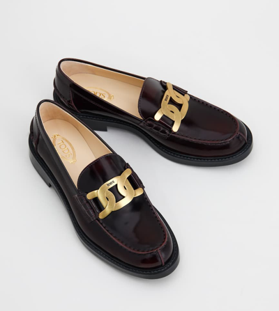 Shop Tod's Women Loafers In Leather Gomma Basso 59c Catena Mocassins In Burgundy