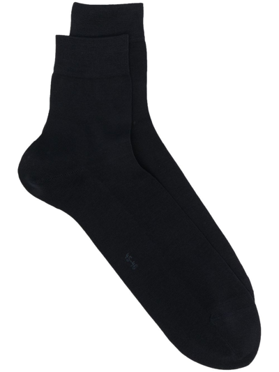 Shop Falke Branded-footbed Ankle Socks In Blue