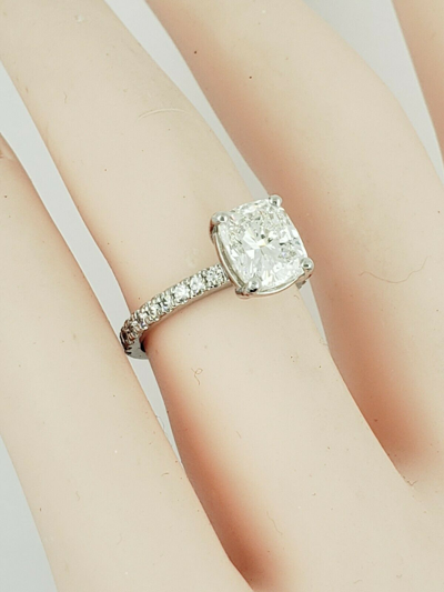 Pre-owned Tiffany & Co Gia Certified 2.70 Ctw Cushion Cut Diamond Engagement Ring 18k White Gold In I