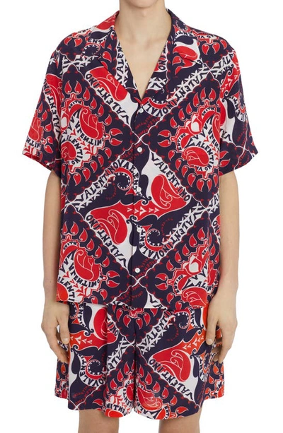 Shop Valentino Bandana Print Silk Bowling Shirt In St. Bandana Bianco/ Blu/ Rosso