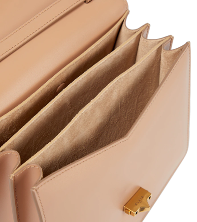 Alaïa Le Papa Large Leather Crossbody Bag In Rose Ancien