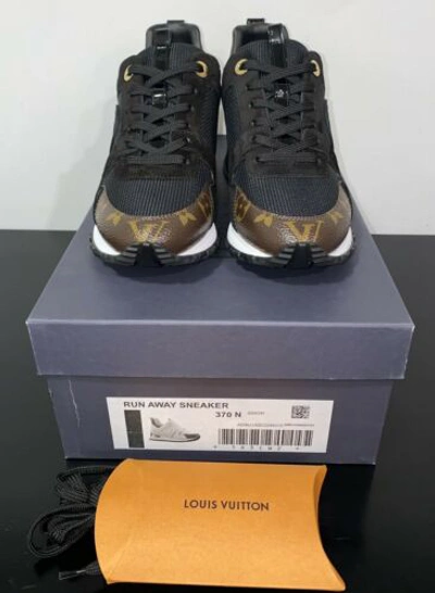 Louis Vuitton Run 55 Sneaker Gold. Size 37.0