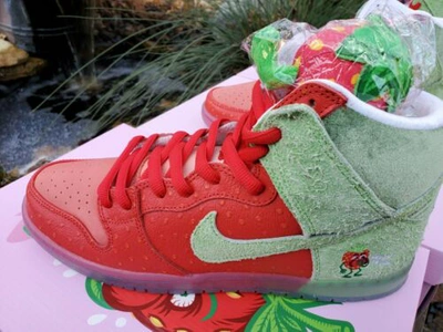 Nike Air Force 1 Strawberry Cough Lacoste Special Edition