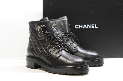 Chanel 21K Black Leather CC Platform Combat Lace Up Ankle Short Moto Boot  37.5
