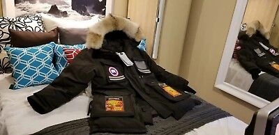 Pre-owned Canada Goose 2022 Grey Label Hologram Tag Black  Snow Mantra Medium Parka Jacket In Gray