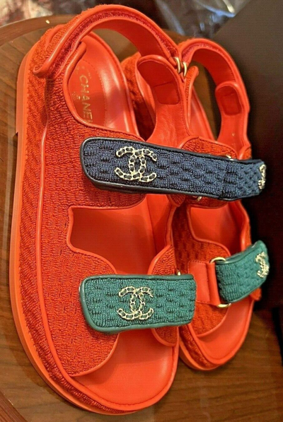 Pre-owned Chanel 22s Knit Dad Sandal Gate Cc Logo In Red