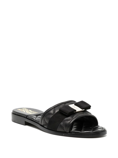 Ferragamo Love Cq Quilted Leather Flat Sandals In Schwarz
