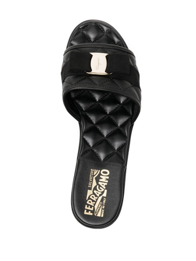 Ferragamo Love Cq Quilted Leather Flat Sandals In Schwarz