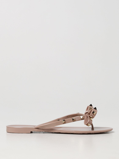 Shop Valentino Rockstud Thongs With Bow In Blush Pink