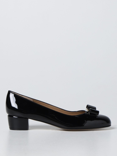 Shop Ferragamo Vara 1 Naplak Pumps In Black