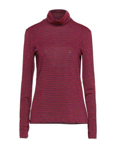 Caractere T-shirts In Maroon