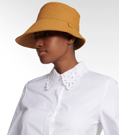 Shop Chloé Cotton Canvas Bucket Hat In Indian Brown