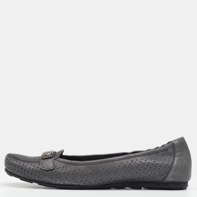 Pre-owned Stuart Weitzman Metallic Grey Perforated Leather Crystal Embellished Slip On Loafers Size 41
