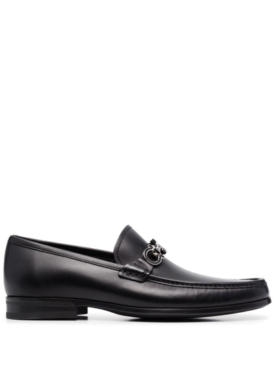 Shop Ferragamo Gancini Plaque Loafers In Schwarz