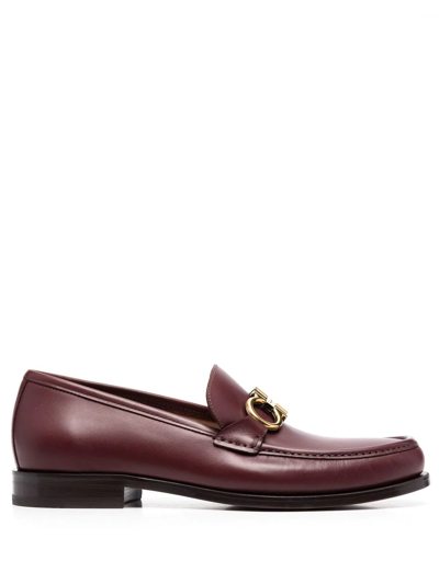 Ferragamo Gancini Plaque Loafers In Violett