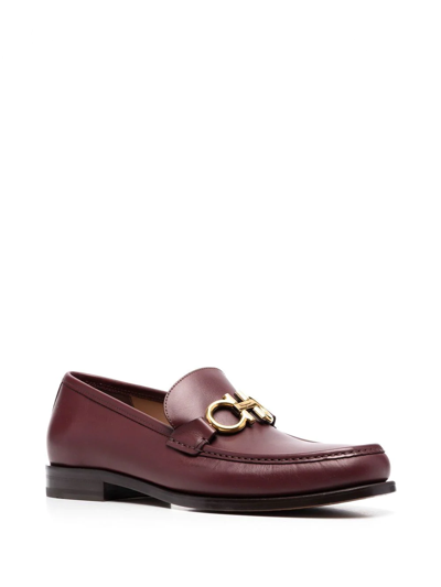 Ferragamo Gancini Plaque Loafers In Violett