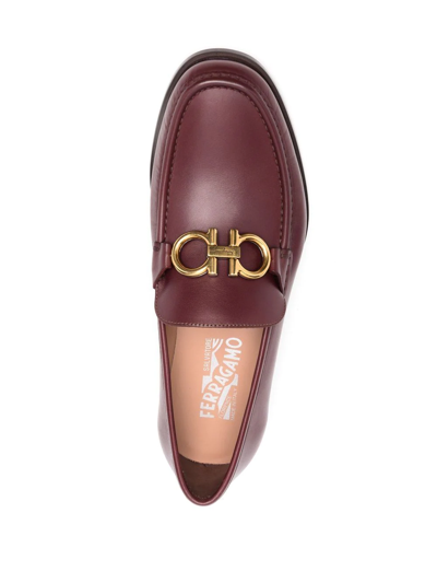 Ferragamo Gancini Plaque Loafers In Violett