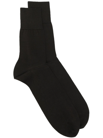 Shop Falke Intarsia-knit Logo Cotton Socks In 褐色