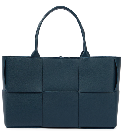 Shop Bottega Veneta Arco Medium Leather Tote Bag In Deep Blue-silver