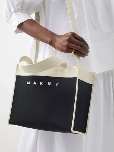 White and black MARNI MARKET FIQUE natural fibre shopper