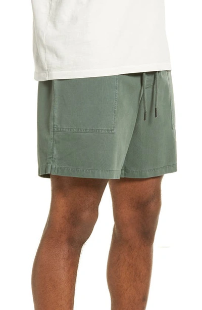 Treasure & Bond Stretch Organic Cotton Shorts In Green Wreath
