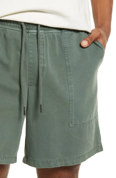 Treasure & Bond Stretch Organic Cotton Shorts In Green Wreath