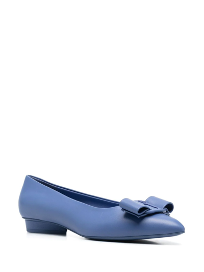 Ferragamo Viva Bow-embellished Leather Point-toe Flats In Blau