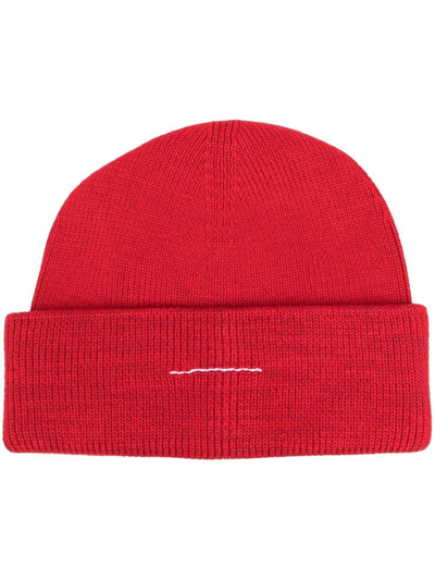 Shop Mm6 Maison Margiela Embroidered-logo Knitted Beanie In Rot