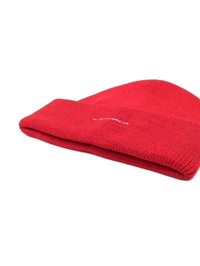 Shop Mm6 Maison Margiela Embroidered-logo Knitted Beanie In Rot