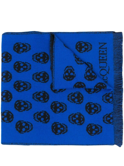 Shop Alexander Mcqueen Skull-print Frayed-edge Scarf In Blue