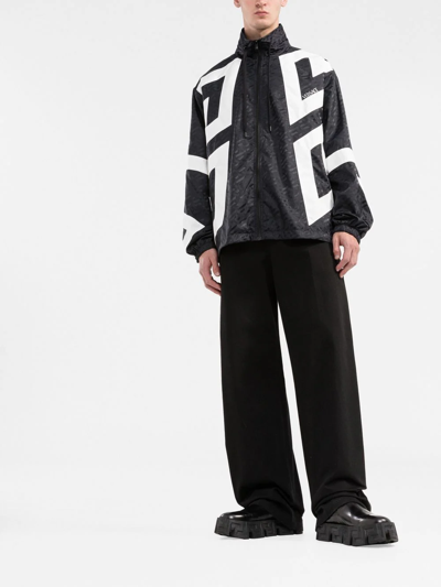Versace La Greca Print Windbreaker In Schwarz