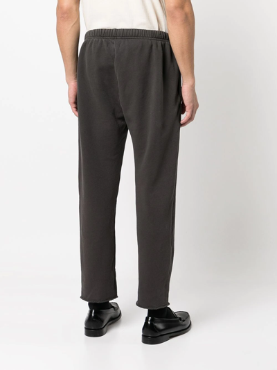 Shop Les Tien Cropped Straight-leg Joggers In Grau