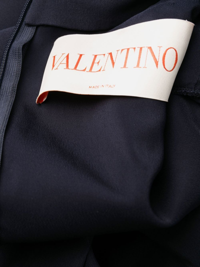 Shop Valentino Vlogo Chain Shift Dress In Blau