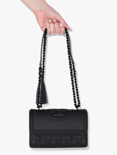Tory Burch Embossed-logo Shoulder Bag In Schwarz