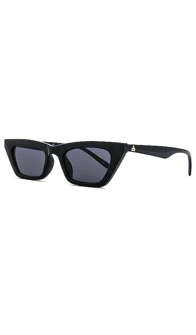 Aire Polaris In Black