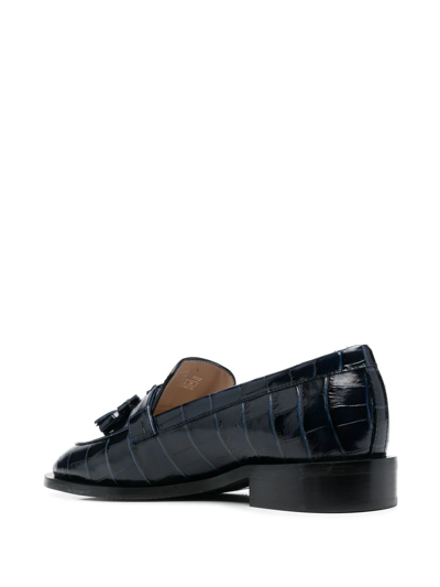 Stuart Weitzman Crocodile-effect Tasseled Loafers In Blau