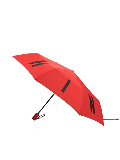 Shop Moschino Logo-print Panelled Umbrella In Rot